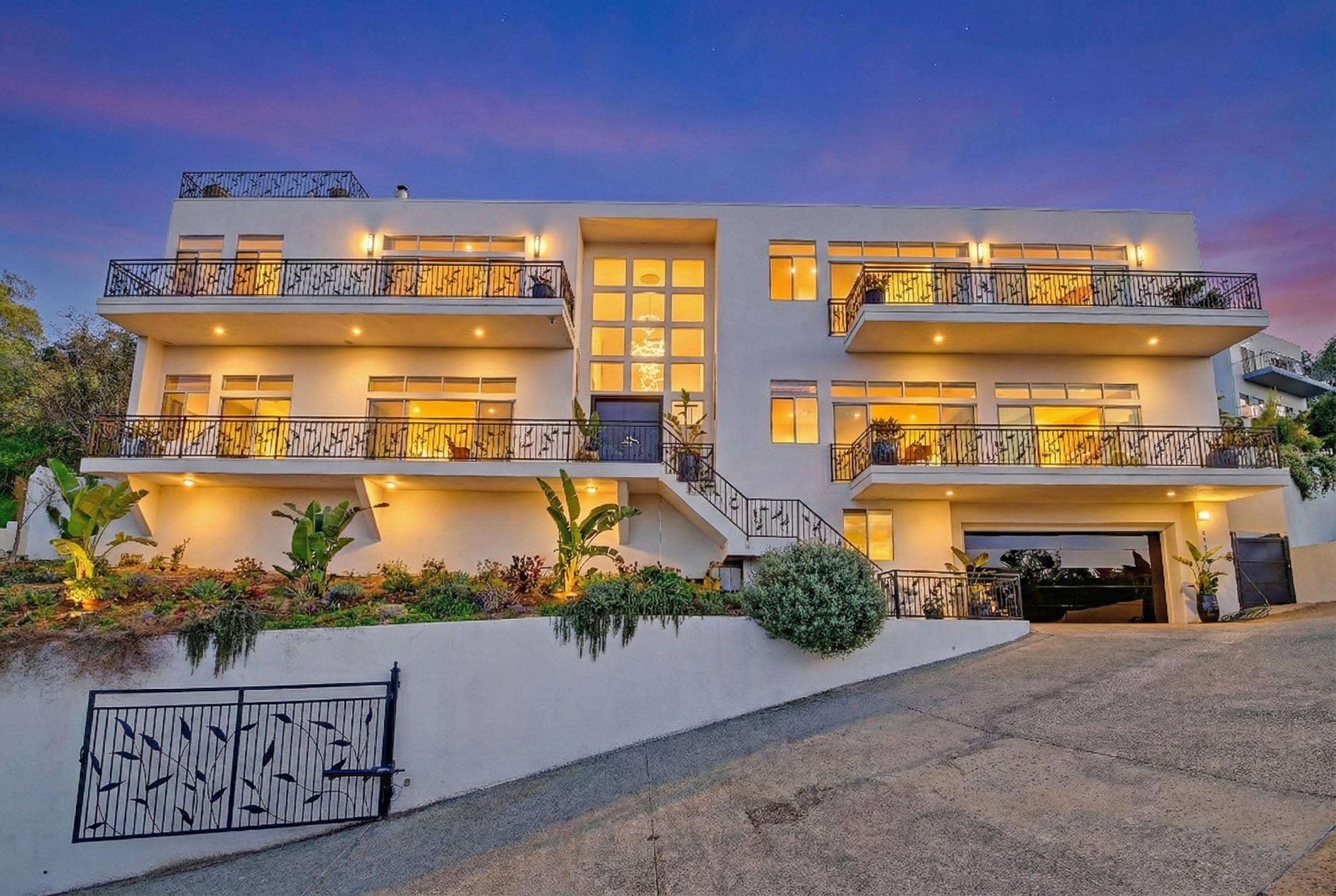 Luxury Property in Los Angeles with Free Twilight
